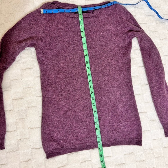 Tahari Purple Crew Neck Sweater with Elegant Texture  💯 CASHMERE - Picture 3 of 10